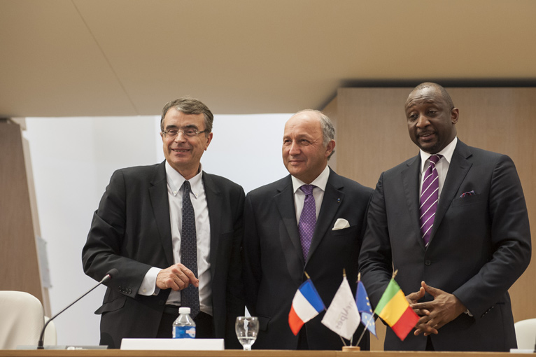 Jean-Jacques Queyranne, Président de la Région Rhône-Alpes, Laurent Fabius, Ministre des Affaires étrangres et Tieman Coulibaly, Ministre malien  des affaires étrangères. © PHOTOS : MARC CHATELAIN