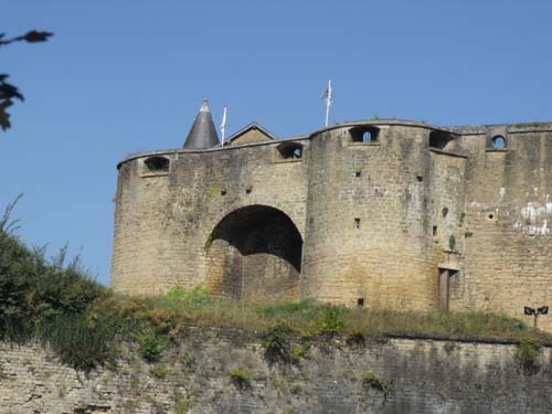 Ardennes françaises mystérieuses (53 et 54/61) : SEDAN : Terre de « Sangliers » et du « Diable »